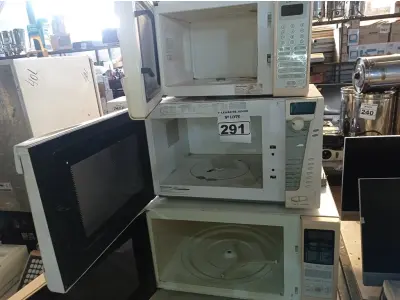 LOTE 291 - 03 MICRO-ONDAS PARA RETIRADA DE PEÇAS. (NO ESTADO) ATENÇÃO! FAZER A VISITAÇÃO ANTES DE ARREMATAR, NÃO SABEMOS SE FUNCIONA. LEILÃO NÃO TEM GARANTIA E NEM DEVOLUÇÃO, SUJEITO A POSSÍVEIS AVARIAS VISÍVEIS/OCULTAS E/OU AUSÊNCIA DE COMPONENTES.