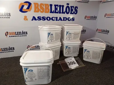 LOTE 300 - 06 GALÕES DE DESINFETANTE HORTIFRUTÍCULA EXCLUSIVO PARA USO PROFISSIONAL.  DE 3,5 KG CADA MARCA VERDCLOR. (NO ESTADO) ATENÇÃO! FAZER A VISITAÇÃO ANTES DE ARREMATAR, NÃO SABEMOS SE FUNCIONA. LEILÃO NÃO TEM GARANTIA E NEM DEVOLUÇÃO, SUJEITO A POSSÍVEIS AVARIAS VISÍVEIS/OCULTAS E/OU AUSÊNCIA DE COMPONENTES.