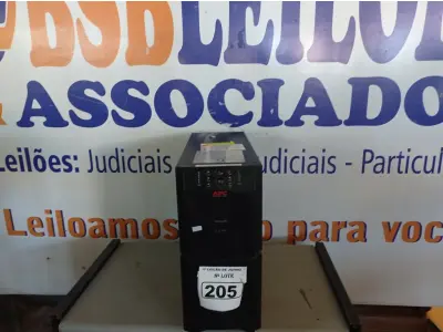 LOTE 205 - 01 NOBREAK MARCA APC MODELO SMART-UPS 2.200. (NO ESTADO) ATENÇÃO! FAZER A VISITAÇÃO ANTES DE ARREMATAR, NÃO SABEMOS SE FUNCIONA. LEILÃO NÃO TEM GARANTIA E NEM DEVOLUÇÃO, SUJEITO A POSSÍVEIS AVARIAS VISÍVEIS/OCULTAS E/OU AUSÊNCIA DE COMPONENTES.