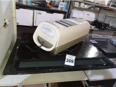 LOTE 309 - 02 TVS E 01 CLIMATIZADOR. (NO ESTADO) ATENÇÃO! FAZER A VISITAÇÃO ANTES DE ARREMATAR, NÃO SABEMOS SE FUNCIONA. LEILÃO NÃO TEM GARANTIA E NEM DEVOLUÇÃO, SUJEITO A POSSÍVEIS AVARIAS VISÍVEIS/OCULTAS E/OU AUSÊNCIA DE COMPONENTES.