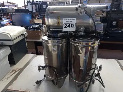 LOTE 240 - 05 CAFETEIRAS EM INOX MARCAS E MODELOS DIVERSOS PARA RETIRADA DE PEÇAS. (NO ESTADO) ATENÇÃO! FAZER A VISITAÇÃO ANTES DE ARREMATAR, NÃO SABEMOS SE FUNCIONA. LEILÃO NÃO TEM GARANTIA E NEM DEVOLUÇÃO, SUJEITO A POSSÍVEIS AVARIAS VISÍVEIS/OCULTAS E/OU AUSÊNCIA DE COMPONENTES.