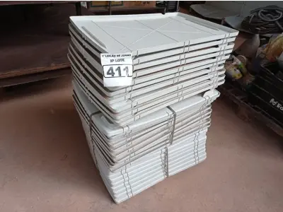 LOTE 411 - 01 LOTE COM BANDEJAS PARA ESTANTE DE PLÁSTICO. (NO ESTADO) ATENÇÃO! FAZER A VISITAÇÃO ANTES DE ARREMATAR, NÃO SABEMOS SE FUNCIONA. LEILÃO NÃO TEM GARANTIA E NEM DEVOLUÇÃO, SUJEITO A POSSÍVEIS AVARIAS VISÍVEIS/OCULTAS E/OU AUSÊNCIA DE COMPONENTES.
