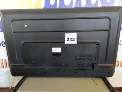 LOTE 232 - 01 TV 50’’POL MARCA PHILIPS COM AVARIAS. (NO ESTADO) ATENÇÃO! FAZER A VISITAÇÃO ANTES DE ARREMATAR, NÃO SABEMOS SE FUNCIONA. LEILÃO NÃO TEM GARANTIA E NEM DEVOLUÇÃO, SUJEITO A POSSÍVEIS AVARIAS VISÍVEIS/OCULTAS E/OU AUSÊNCIA DE COMPONENTES.
