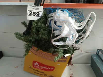 LOTE 259 - 01 ARVORE DE NATAL E 01 REDE DE VÔLEI. (NO ESTADO) ATENÇÃO! FAZER A VISITAÇÃO ANTES DE ARREMATAR, NÃO SABEMOS SE FUNCIONA. LEILÃO NÃO TEM GARANTIA E NEM DEVOLUÇÃO, SUJEITO A POSSÍVEIS AVARIAS VISÍVEIS/OCULTAS E/OU AUSÊNCIA DE COMPONENTES.