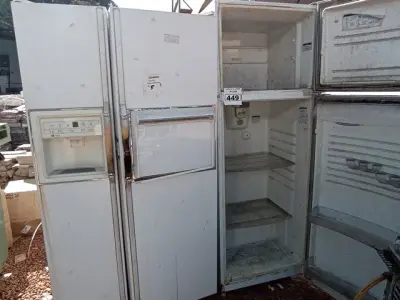 LOTE 449 - 02 GELADEIRAS PARA RETIRADA DE PEÇAS. (NO ESTADO) ATENÇÃO! FAZER A VISITAÇÃO ANTES DE ARREMATAR, NÃO SABEMOS SE FUNCIONA. LEILÃO NÃO TEM GARANTIA E NEM DEVOLUÇÃO, SUJEITO A POSSÍVEIS AVARIAS VISÍVEIS/OCULTAS E/OU AUSÊNCIA DE COMPONENTES.