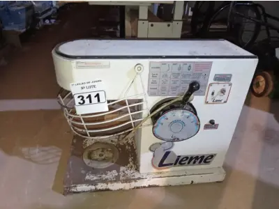 LOTE 311 - 01 BATEDEIRA INDUSTRIAL INCOMPLETA MARCA LIEME. (NO ESTADO) ATENÇÃO! FAZER A VISITAÇÃO ANTES DE ARREMATAR, NÃO SABEMOS SE FUNCIONA. LEILÃO NÃO TEM GARANTIA E NEM DEVOLUÇÃO, SUJEITO A POSSÍVEIS AVARIAS VISÍVEIS/OCULTAS E/OU AUSÊNCIA DE COMPONENTES.