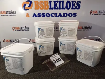 LOTE 300 - 06 GALÕES DE DESINFETANTE HORTIFRUTÍCULA EXCLUSIVO PARA USO PROFISSIONAL.  DE 3,5 KG CADA MARCA VERDCLOR. (NO ESTADO) ATENÇÃO! FAZER A VISITAÇÃO ANTES DE ARREMATAR, NÃO SABEMOS SE FUNCIONA. LEILÃO NÃO TEM GARANTIA E NEM DEVOLUÇÃO, SUJEITO A POSSÍVEIS AVARIAS VISÍVEIS/OCULTAS E/OU AUSÊNCIA DE COMPONENTES.