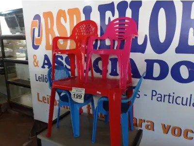 LOTE 199 - 01 MESA INFANTIL COM 04 CADEIRAS. (NO ESTADO) ATENÇÃO! FAZER A VISITAÇÃO ANTES DE ARREMATAR, NÃO SABEMOS SE FUNCIONA. LEILÃO NÃO TEM GARANTIA E NEM DEVOLUÇÃO, SUJEITO A POSSÍVEIS AVARIAS VISÍVEIS/OCULTAS E/OU AUSÊNCIA DE COMPONENTES.