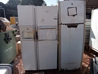 LOTE 449 - 02 GELADEIRAS PARA RETIRADA DE PEÇAS. (NO ESTADO) ATENÇÃO! FAZER A VISITAÇÃO ANTES DE ARREMATAR, NÃO SABEMOS SE FUNCIONA. LEILÃO NÃO TEM GARANTIA E NEM DEVOLUÇÃO, SUJEITO A POSSÍVEIS AVARIAS VISÍVEIS/OCULTAS E/OU AUSÊNCIA DE COMPONENTES.
