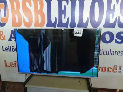 LOTE 232 - 01 TV 50’’POL MARCA PHILIPS COM AVARIAS. (NO ESTADO) ATENÇÃO! FAZER A VISITAÇÃO ANTES DE ARREMATAR, NÃO SABEMOS SE FUNCIONA. LEILÃO NÃO TEM GARANTIA E NEM DEVOLUÇÃO, SUJEITO A POSSÍVEIS AVARIAS VISÍVEIS/OCULTAS E/OU AUSÊNCIA DE COMPONENTES.