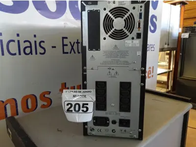 LOTE 205 - 01 NOBREAK MARCA APC MODELO SMART-UPS 2.200. (NO ESTADO) ATENÇÃO! FAZER A VISITAÇÃO ANTES DE ARREMATAR, NÃO SABEMOS SE FUNCIONA. LEILÃO NÃO TEM GARANTIA E NEM DEVOLUÇÃO, SUJEITO A POSSÍVEIS AVARIAS VISÍVEIS/OCULTAS E/OU AUSÊNCIA DE COMPONENTES.