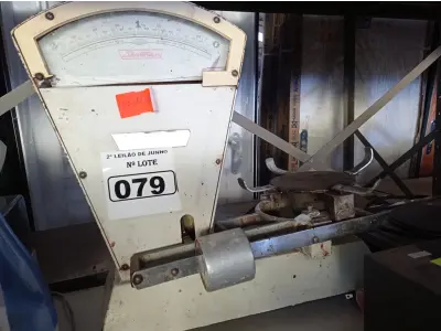 LOTE 079 - 01 BALANÇA ANTIGA COM CAPACIDADE MÁXIMA DE 10 KG INCOMPLETA. (NO ESTADO) ATENÇÃO! FAZER A VISITAÇÃO ANTES DE ARREMATAR, NÃO SABEMOS SE FUNCIONA. LEILÃO NÃO TEM GARANTIA E NEM DEVOLUÇÃO, SUJEITO A POSSÍVEIS AVARIAS VISÍVEIS/OCULTAS E/OU AUSÊNCIA DE COMPONENTES.