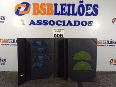 LOTE 006 - 01 ESTOJO DE LUXO COM 09CDS + 04 LIVROS MARIO HENRIQUE SIMONSEN-OPERA. (NO ESTADO) ATENÇÃO! FAZER A VISITAÇÃO ANTES DE ARREMATAR, NÃO SABEMOS SE FUNCIONA. LEILÃO NÃO TEM GARANTIA E NEM DEVOLUÇÃO, SUJEITO A POSSÍVEIS AVARIAS VISÍVEIS/OCULTAS E/OU AUSÊNCIA DE COMPONENTES.