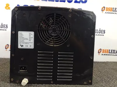 LOTE 078 - 01 MÁQUINA DE GELO BOM CHEFF. (NO ESTADO) ATENÇÃO! FAZER A VISITAÇÃO ANTES DE ARREMATAR, NÃO SABEMOS SE FUNCIONA. LEILÃO NÃO TEM GARANTIA E NEM DEVOLUÇÃO, SUJEITO A POSSÍVEIS AVARIAS VISÍVEIS/OCULTAS E/OU AUSÊNCIA DE COMPONENTES.