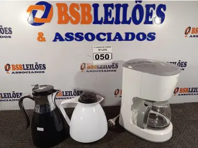 LOTE 050 - 01 CAFETEIRA MARCA FISCHER COOK LINE COM COPO E 02 GARRAFAS DE CAFÉ. (NO ESTADO) ATENÇÃO! FAZER A VISITAÇÃO ANTES DE ARREMATAR, NÃO SABEMOS SE FUNCIONA. LEILÃO NÃO TEM GARANTIA E NEM DEVOLUÇÃO, SUJEITO A POSSÍVEIS AVARIAS VISÍVEIS/OCULTAS E/OU AUSÊNCIA DE COMPONENTES.