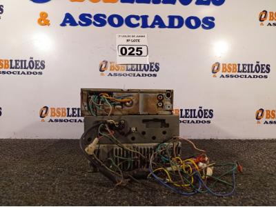LOTE 025 - 03 APARELHOS DE SOM AUTOMOTIVO PARA RETIRADA DE PEÇAS. (NO ESTADO) ATENÇÃO! FAZER A VISITAÇÃO ANTES DE ARREMATAR, NÃO SABEMOS SE FUNCIONA. LEILÃO NÃO TEM GARANTIA E NEM DEVOLUÇÃO, SUJEITO A POSSÍVEIS AVARIAS VISÍVEIS/OCULTAS E/OU AUSÊNCIA DE COMPONENTES.