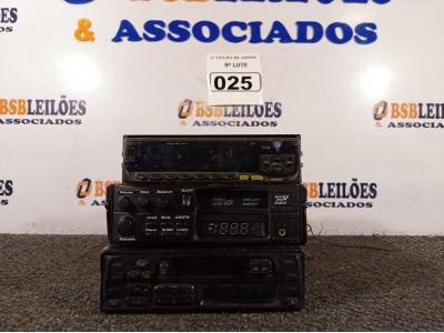 LOTE 025 - 03 APARELHOS DE SOM AUTOMOTIVO PARA RETIRADA DE PEÇAS. (NO ESTADO) ATENÇÃO! FAZER A VISITAÇÃO ANTES DE ARREMATAR, NÃO SABEMOS SE FUNCIONA. LEILÃO NÃO TEM GARANTIA E NEM DEVOLUÇÃO, SUJEITO A POSSÍVEIS AVARIAS VISÍVEIS/OCULTAS E/OU AUSÊNCIA DE COMPONENTES.