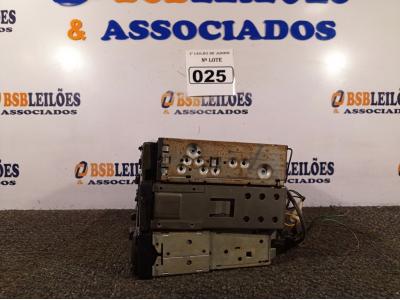 LOTE 025 - 03 APARELHOS DE SOM AUTOMOTIVO PARA RETIRADA DE PEÇAS. (NO ESTADO) ATENÇÃO! FAZER A VISITAÇÃO ANTES DE ARREMATAR, NÃO SABEMOS SE FUNCIONA. LEILÃO NÃO TEM GARANTIA E NEM DEVOLUÇÃO, SUJEITO A POSSÍVEIS AVARIAS VISÍVEIS/OCULTAS E/OU AUSÊNCIA DE COMPONENTES.