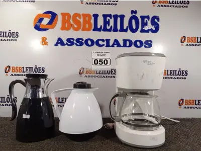 LOTE 050 - 01 CAFETEIRA MARCA FISCHER COOK LINE COM COPO E 02 GARRAFAS DE CAFÉ. (NO ESTADO) ATENÇÃO! FAZER A VISITAÇÃO ANTES DE ARREMATAR, NÃO SABEMOS SE FUNCIONA. LEILÃO NÃO TEM GARANTIA E NEM DEVOLUÇÃO, SUJEITO A POSSÍVEIS AVARIAS VISÍVEIS/OCULTAS E/OU AUSÊNCIA DE COMPONENTES.