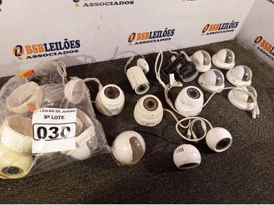 LOTE 030 - 01 LOTE COM VÁRIAS CÂMERAS DE SEGURANÇA. (NO ESTADO) ATENÇÃO! FAZER A VISITAÇÃO ANTES DE ARREMATAR, NÃO SABEMOS SE FUNCIONA. LEILÃO NÃO TEM GARANTIA E NEM DEVOLUÇÃO, SUJEITO A POSSÍVEIS AVARIAS VISÍVEIS/OCULTAS E/OU AUSÊNCIA DE COMPONENTES.