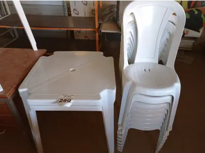 LOTE 280 - 02 JOGOS DE MESAS QUADRADAS DE PLÁSTICO NA COR BRANCA. (NO ESTADO) ATENÇÃO! FAZER A VISITAÇÃO ANTES DE ARREMATAR, NÃO SABEMOS SE FUNCIONA. LEILÃO NÃO TEM GARANTIA E NEM DEVOLUÇÃO, SUJEITO A POSSÍVEIS AVARIAS VISÍVEIS/OCULTAS E/OU AUSÊNCIA DE COMPONENTES.