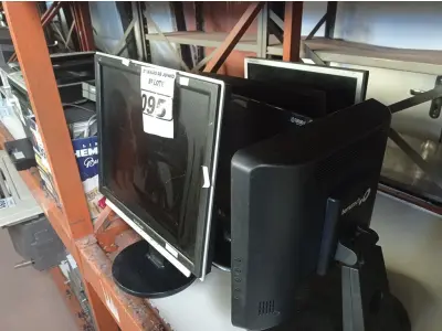LOTE 095 - 05 MONITORES LCD MARCAS E MODELOS DIVERSOS PARA RETIRADA DE PEÇAS. (NO ESTADO) ATENÇÃO! FAZER A VISITAÇÃO ANTES DE ARREMATAR, NÃO SABEMOS SE FUNCIONA. LEILÃO NÃO TEM GARANTIA E NEM DEVOLUÇÃO, SUJEITO A POSSÍVEIS AVARIAS VISÍVEIS/OCULTAS E/OU AUSÊNCIA DE COMPONENTES.