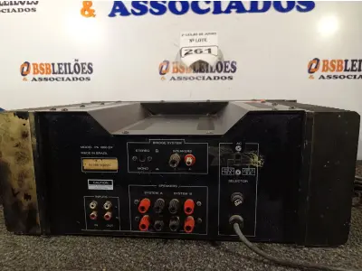 LOTE 261 - 01 AMPLIFICADOR PROFISSIONAL PA1800 DX BIVOLT.  (NO ESTADO) ATENÇÃO! FAZER A VISITAÇÃO ANTES DE ARREMATAR, NÃO SABEMOS SE FUNCIONA. LEILÃO NÃO TEM GARANTIA E NEM DEVOLUÇÃO, SUJEITO A POSSÍVEIS AVARIAS VISÍVEIS/OCULTAS E/OU AUSÊNCIA DE COMPONENTES.