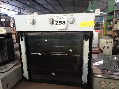 LOTE 258 - 01 FORNO DE EMBUTIR SEM MARCA APARENTE E COM AVARIAS PARA RETIRADA DE PEÇAS. (NO ESTADO) ATENÇÃO! FAZER A VISITAÇÃO ANTES DE ARREMATAR, NÃO SABEMOS SE FUNCIONA. LEILÃO NÃO TEM GARANTIA E NEM DEVOLUÇÃO, SUJEITO A POSSÍVEIS AVARIAS VISÍVEIS/OCULTAS E/OU AUSÊNCIA DE COMPONENTES.