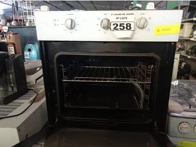 LOTE 258 - 01 FORNO DE EMBUTIR SEM MARCA APARENTE E COM AVARIAS PARA RETIRADA DE PEÇAS. (NO ESTADO) ATENÇÃO! FAZER A VISITAÇÃO ANTES DE ARREMATAR, NÃO SABEMOS SE FUNCIONA. LEILÃO NÃO TEM GARANTIA E NEM DEVOLUÇÃO, SUJEITO A POSSÍVEIS AVARIAS VISÍVEIS/OCULTAS E/OU AUSÊNCIA DE COMPONENTES.