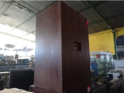 LOTE 227 - 02 CAIXAS DE SOM COLMEIA. (NO ESTADO) ATENÇÃO! FAZER A VISITAÇÃO ANTES DE ARREMATAR, NÃO SABEMOS SE FUNCIONA. LEILÃO NÃO TEM GARANTIA E NEM DEVOLUÇÃO, SUJEITO A POSSÍVEIS AVARIAS VISÍVEIS/OCULTAS E/OU AUSÊNCIA DE COMPONENTES.