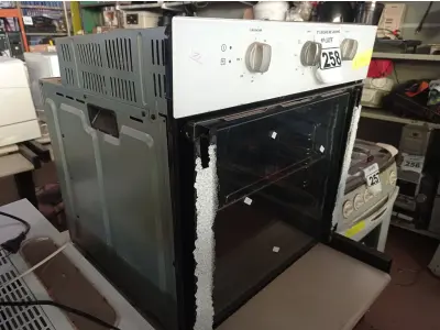 LOTE 258 - 01 FORNO DE EMBUTIR SEM MARCA APARENTE E COM AVARIAS PARA RETIRADA DE PEÇAS. (NO ESTADO) ATENÇÃO! FAZER A VISITAÇÃO ANTES DE ARREMATAR, NÃO SABEMOS SE FUNCIONA. LEILÃO NÃO TEM GARANTIA E NEM DEVOLUÇÃO, SUJEITO A POSSÍVEIS AVARIAS VISÍVEIS/OCULTAS E/OU AUSÊNCIA DE COMPONENTES.