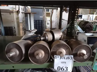 LOTE 063 - 05 TUBOS DE ELÉTRONS TRIODO E 01 EQUIPAMENTO PARA TRANSMISSÃO DE DADOS. (NO ESTADO) ATENÇÃO! FAZER A VISITAÇÃO ANTES DE ARREMATAR, NÃO SABEMOS SE FUNCIONA. LEILÃO NÃO TEM GARANTIA E NEM DEVOLUÇÃO, SUJEITO A POSSÍVEIS AVARIAS VISÍVEIS/OCULTAS E/OU AUSÊNCIA DE COMPONENTES.