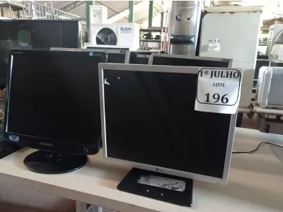 LOTE 196 - 08 MONITORES. (NO ESTADO) ATENÇÃO! FAZER A VISITAÇÃO ANTES DE ARREMATAR, NÃO SABEMOS SE FUNCIONA. LEILÃO NÃO TEM GARANTIA E NEM DEVOLUÇÃO, SUJEITO A POSSÍVEIS AVARIAS VISÍVEIS/OCULTAS E/OU AUSÊNCIA DE COMPONENTES.