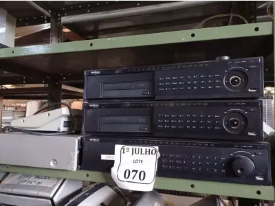 LOTE 070 - 03 DVR'S, MODELO: VD16M 480 MARCA INTELBRAS, 01 MESA CONTROLADORA MARCA PANASONIC E 01 VÍDEO CASSETE.  (NO ESTADO) ATENÇÃO! FAZER A VISITAÇÃO ANTES DE ARREMATAR, NÃO SABEMOS SE FUNCIONA. LEILÃO NÃO TEM GARANTIA E NEM DEVOLUÇÃO, SUJEITO A POSSÍVEIS AVARIAS VISÍVEIS/OCULTAS E/OU AUSÊNCIA DE COMPONENTES.