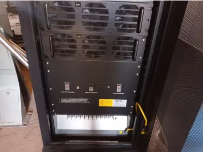 LOTE 452 - 01 NOBREAK CPD SENUS, MODELO: RP60K COM CAPACIDADE DE 60KVA 380V. (NO ESTADO) ATENÇÃO! FAZER A VISITAÇÃO ANTES DE ARREMATAR, NÃO SABEMOS SE FUNCIONA. LEILÃO NÃO TEM GARANTIA E NEM DEVOLUÇÃO, SUJEITO A POSSÍVEIS AVARIAS VISÍVEIS/OCULTAS E/OU AUSÊNCIA DE COMPONENTES.