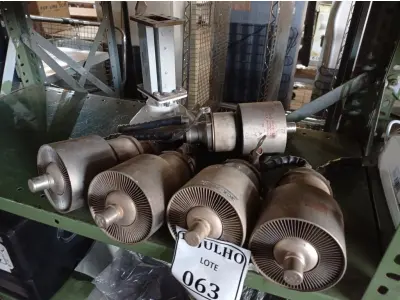 LOTE 063 - 05 TUBOS DE ELÉTRONS TRIODO E 01 EQUIPAMENTO PARA TRANSMISSÃO DE DADOS. (NO ESTADO) ATENÇÃO! FAZER A VISITAÇÃO ANTES DE ARREMATAR, NÃO SABEMOS SE FUNCIONA. LEILÃO NÃO TEM GARANTIA E NEM DEVOLUÇÃO, SUJEITO A POSSÍVEIS AVARIAS VISÍVEIS/OCULTAS E/OU AUSÊNCIA DE COMPONENTES.