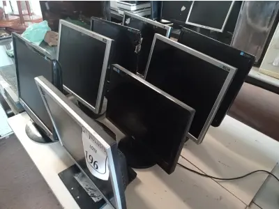 LOTE 196 - 08 MONITORES. (NO ESTADO) ATENÇÃO! FAZER A VISITAÇÃO ANTES DE ARREMATAR, NÃO SABEMOS SE FUNCIONA. LEILÃO NÃO TEM GARANTIA E NEM DEVOLUÇÃO, SUJEITO A POSSÍVEIS AVARIAS VISÍVEIS/OCULTAS E/OU AUSÊNCIA DE COMPONENTES.