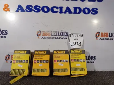 LOTE 014 - 04 CAIXAS DE GRAMPOS 18GA ¼’’ DEWALT. (NO ESTADO) ATENÇÃO! FAZER A VISITAÇÃO ANTES DE ARREMATAR, NÃO SABEMOS SE FUNCIONA. LEILÃO NÃO TEM GARANTIA E NEM DEVOLUÇÃO, SUJEITO A POSSÍVEIS AVARIAS VISÍVEIS/OCULTAS E/OU AUSÊNCIA DE COMPONENTES.