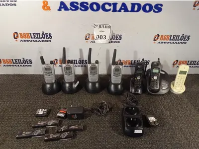 LOTE 003 - 04 APARELHOS WALK TALK, RÁDIOS COMUNICADORES COM CARREGADOR E 03 APARELHOS TELEFÔNICOS DIVERSOS. (NO ESTADO) ATENÇÃO! FAZER A VISITAÇÃO ANTES DE ARREMATAR, NÃO SABEMOS SE FUNCIONA. LEILÃO NÃO TEM GARANTIA E NEM DEVOLUÇÃO, SUJEITO A POSSÍVEIS AVARIAS VISÍVEIS/OCULTAS E/OU AUSÊNCIA DE COMPONENTES.