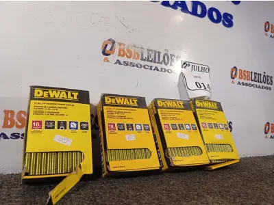 LOTE 014 - 04 CAIXAS DE GRAMPOS 18GA ¼’’ DEWALT. (NO ESTADO) ATENÇÃO! FAZER A VISITAÇÃO ANTES DE ARREMATAR, NÃO SABEMOS SE FUNCIONA. LEILÃO NÃO TEM GARANTIA E NEM DEVOLUÇÃO, SUJEITO A POSSÍVEIS AVARIAS VISÍVEIS/OCULTAS E/OU AUSÊNCIA DE COMPONENTES.