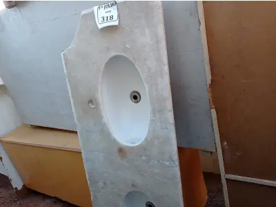 LOTE 318 - 01 BANCADA COM 02 CUBAS. (NO ESTADO) ATENÇÃO! FAZER A VISITAÇÃO ANTES DE ARREMATAR, NÃO SABEMOS SE FUNCIONA. LEILÃO NÃO TEM GARANTIA E NEM DEVOLUÇÃO, SUJEITO A POSSÍVEIS AVARIAS VISÍVEIS/OCULTAS E/OU AUSÊNCIA DE COMPONENTES.