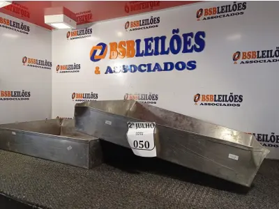 LOTE 050 - 02 BANDEJAS DE INOX. (NO ESTADO) ATENÇÃO! FAZER A VISITAÇÃO ANTES DE ARREMATAR, NÃO SABEMOS SE FUNCIONA. LEILÃO NÃO TEM GARANTIA E NEM DEVOLUÇÃO, SUJEITO A POSSÍVEIS AVARIAS VISÍVEIS/OCULTAS E/OU AUSÊNCIA DE COMPONENTES.