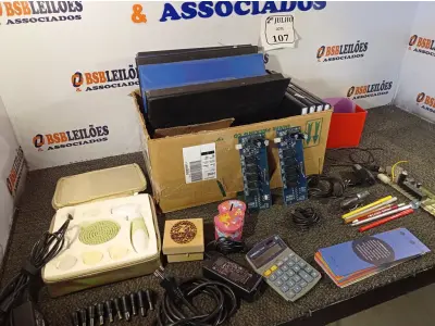 LOTE 107 - 01 LOTE COM ITENS PARA ESCRITÓRIO E 01 MASSAGEADOR. (NO ESTADO) ATENÇÃO! FAZER A VISITAÇÃO ANTES DE ARREMATAR, NÃO SABEMOS SE FUNCIONA. LEILÃO NÃO TEM GARANTIA E NEM DEVOLUÇÃO, SUJEITO A POSSÍVEIS AVARIAS VISÍVEIS/OCULTAS E/OU AUSÊNCIA DE COMPONENTES.