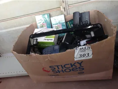LOTE 303 - 01 CAIXAS COM VÁRIOS APARELHOS TELEFÔNICO FIXO (NO ESTADO) ATENÇÃO! FAZER A VISITAÇÃO ANTES DE ARREMATAR, NÃO SABEMOS SE FUNCIONA. LEILÃO NÃO TEM GARANTIA E NEM DEVOLUÇÃO, SUJEITO A POSSÍVEIS AVARIAS VISÍVEIS/OCULTAS E/OU AUSÊNCIA DE COMPONENTES.