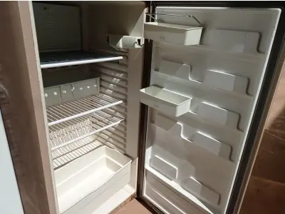 LOTE 411 - 01 GELADEIRA BRASTEMP 220V (NO ESTADO) ATENÇÃO! FAZER A VISITAÇÃO ANTES DE ARREMATAR, NÃO SABEMOS SE FUNCIONA. LEILÃO NÃO TEM GARANTIA E NEM DEVOLUÇÃO, SUJEITO A POSSÍVEIS AVARIAS VISÍVEIS/OCULTAS E/OU AUSÊNCIA DE COMPONENTES.