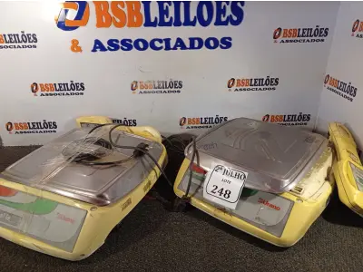 LOTE 248 - 02 BALANÇAS URANO (NO ESTADO) ATENÇÃO! FAZER A VISITAÇÃO ANTES DE ARREMATAR, NÃO SABEMOS SE FUNCIONA. LEILÃO NÃO TEM GARANTIA E NEM DEVOLUÇÃO, SUJEITO A POSSÍVEIS AVARIAS VISÍVEIS/OCULTAS E/OU AUSÊNCIA DE COMPONENTES.