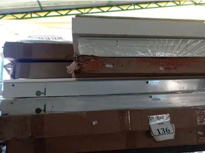 LOTE 136 - 14 LUMINÁRIAS S/LÂMPADAS. (NO ESTADO) ATENÇÃO! FAZER A VISITAÇÃO ANTES DE ARREMATAR, NÃO SABEMOS SE FUNCIONA. LEILÃO NÃO TEM GARANTIA E NEM DEVOLUÇÃO, SUJEITO A POSSÍVEIS AVARIAS VISÍVEIS/OCULTAS E/OU AUSÊNCIA DE COMPONENTES.