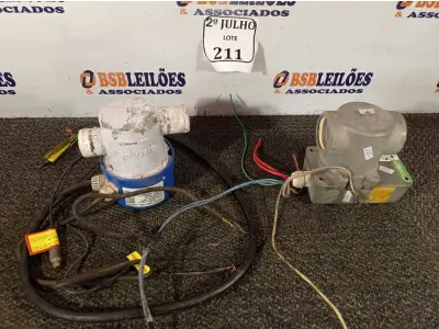 LOTE 211 - 02 AQUECEDORES UNIVERSAIS 220V (NO ESTADO) ATENÇÃO! FAZER A VISITAÇÃO ANTES DE ARREMATAR, NÃO SABEMOS SE FUNCIONA. LEILÃO NÃO TEM GARANTIA E NEM DEVOLUÇÃO, SUJEITO A POSSÍVEIS AVARIAS VISÍVEIS/OCULTAS E/OU AUSÊNCIA DE COMPONENTES.