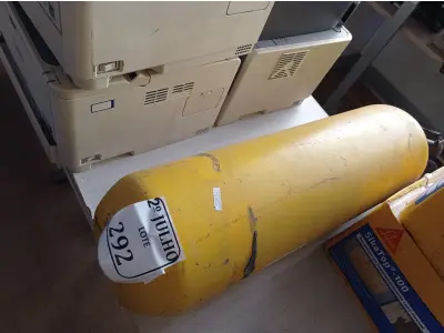 LOTE 292 - 01 CILINDRO GNV PARA CARRO (NO ESTADO) ATENÇÃO! FAZER A VISITAÇÃO ANTES DE ARREMATAR, NÃO SABEMOS SE FUNCIONA. LEILÃO NÃO TEM GARANTIA E NEM DEVOLUÇÃO, SUJEITO A POSSÍVEIS AVARIAS VISÍVEIS/OCULTAS E/OU AUSÊNCIA DE COMPONENTES.