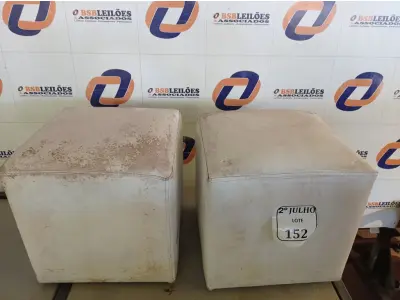 LOTE 152 - 02 PUFS (NO ESTADO) ATENÇÃO! FAZER A VISITAÇÃO ANTES DE ARREMATAR, NÃO SABEMOS SE FUNCIONA. LEILÃO NÃO TEM GARANTIA E NEM DEVOLUÇÃO, SUJEITO A POSSÍVEIS AVARIAS VISÍVEIS/OCULTAS E/OU AUSÊNCIA DE COMPONENTES.